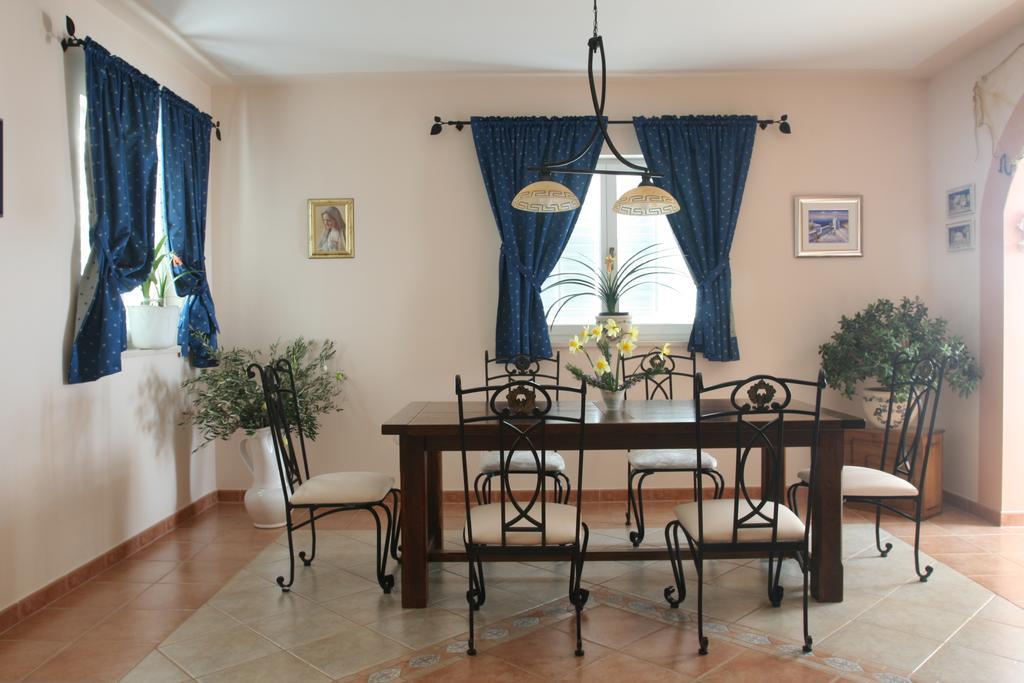 Apartment Parlov Rogoznica  Bilik gambar