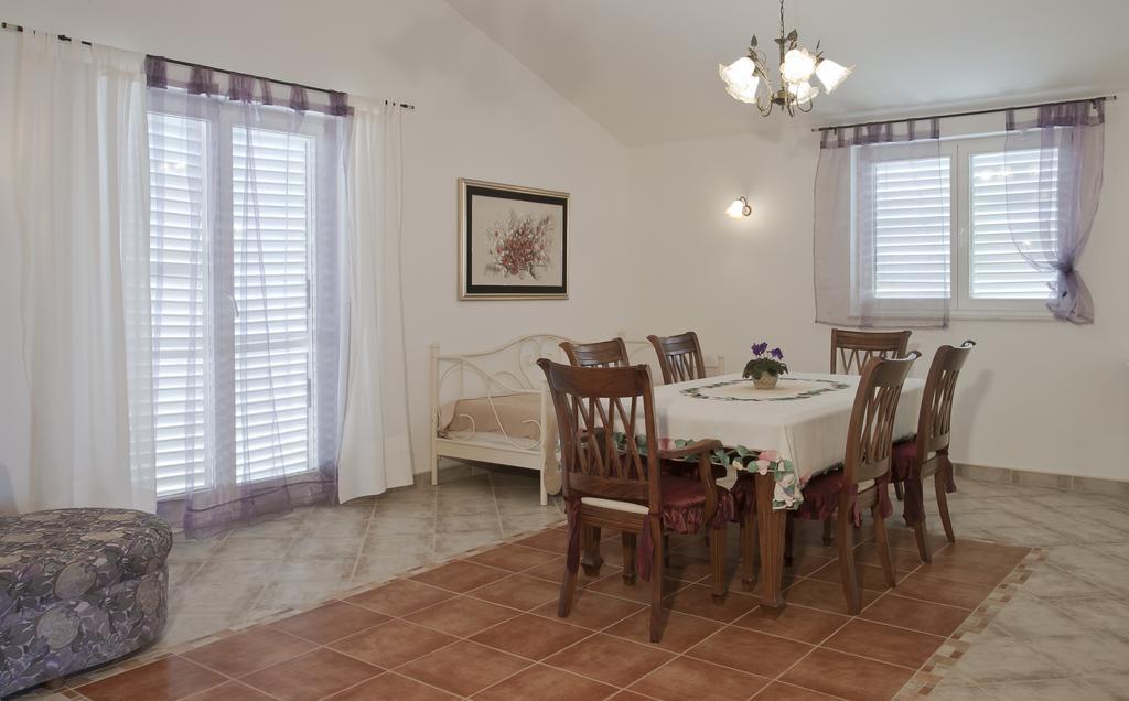 Apartment Parlov Rogoznica  Bilik gambar